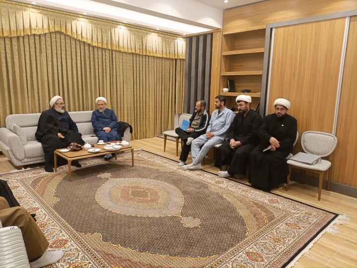 تصاویر/ نشست هماهنگی رئیس سازمان بسیج اساتید، طلاب و روحانیون کشور با نهادهای حوزوی آذربایجان شرقی