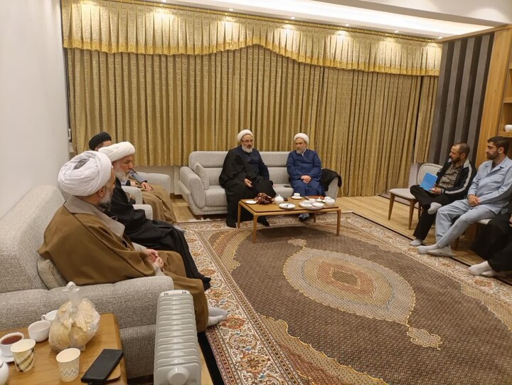 تصاویر/ نشست هماهنگی رئیس سازمان بسیج اساتید، طلاب و روحانیون کشور با نهادهای حوزوی آذربایجان شرقی
