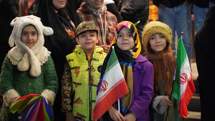 تصاویر/ تجمع شبانه خیابانی مردم دارالمومنین خوی در بیست و نهم فروردین