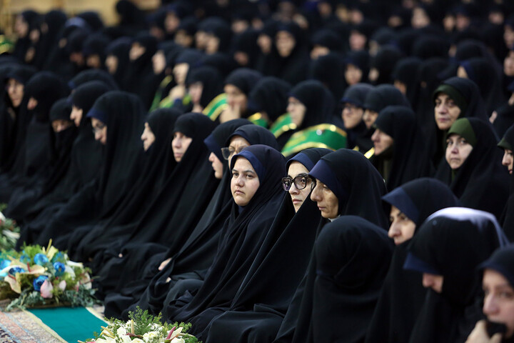 تصاویر/ آئین خطبه‌خوانی خادمان حرم حضرت معصومه (س) و آغاز برنامه‌های دهه کرامت