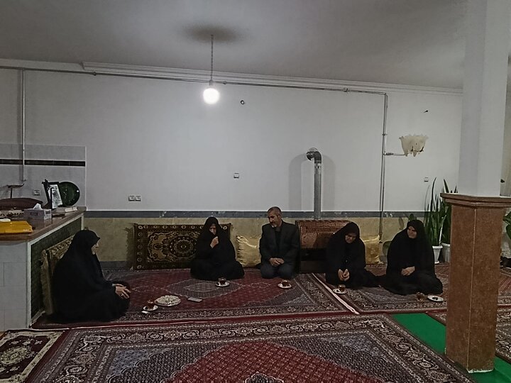تصاویر/ دیدار جمعی از اساتید مدرسه علمیه خواهران شاهین دژ با خانواده شهید هادی ارج