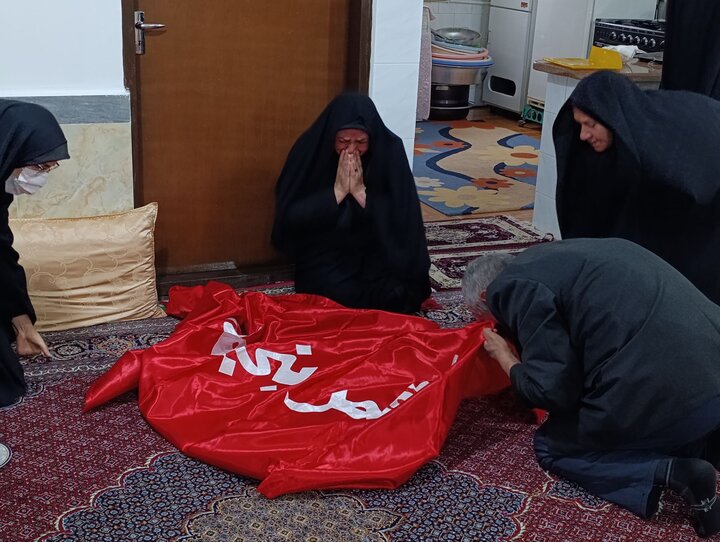 تصاویر/ دیدار جمعی از اساتید مدرسه علمیه خواهران شاهین دژ با خانواده شهید هادی ارج