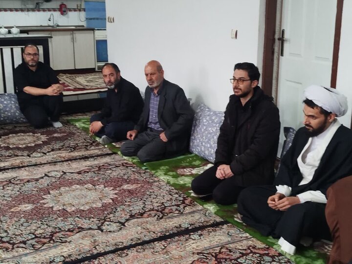 تصاویر/ دیدار مدیر، اساتید و جمعی از طلاب مدرسه علمیه امام صادق علیه‌السلام شهرستان نقده با خانواده شهید عبدالی