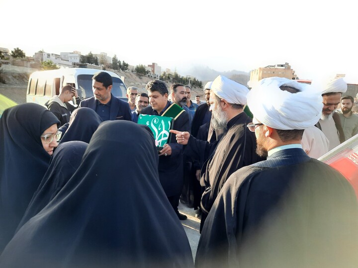 تصاویر/ حضور کاروان سفیران کریمه اهل بیت(س) در محل شهادت شهدای جنگ تحمیلی سوم در شهر درجزین