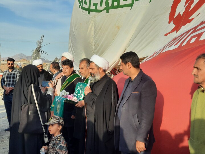 تصاویر/ حضور کاروان سفیران کریمه اهل بیت(س) در محل شهادت شهدای جنگ تحمیلی سوم در شهر درجزین