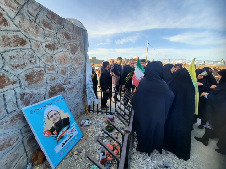 تصاویر/ حضور کاروان سفیران کریمه اهل بیت(س) در محل شهادت شهدای جنگ تحمیلی سوم در شهر درجزین