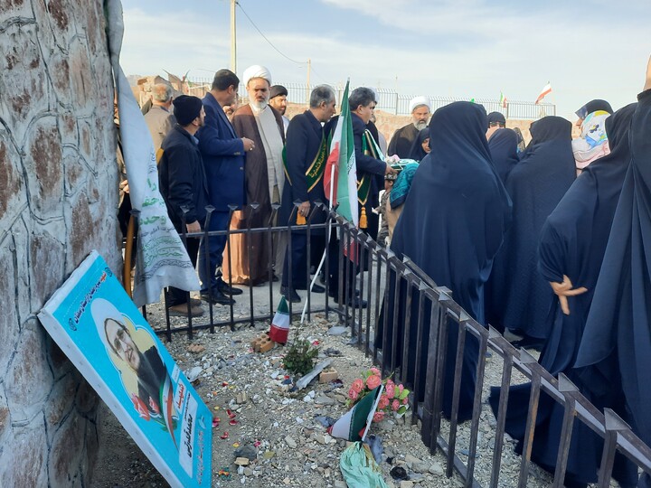 تصاویر/ حضور کاروان سفیران کریمه اهل بیت(س) در محل شهادت شهدای جنگ تحمیلی سوم در شهر درجزین