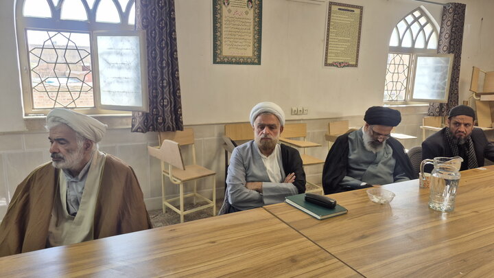 تصاویر/ نشست سیاسی بصیرتی اساتید مدرسه علمیه آیت‌الله مصطفوی(ره) کاشان