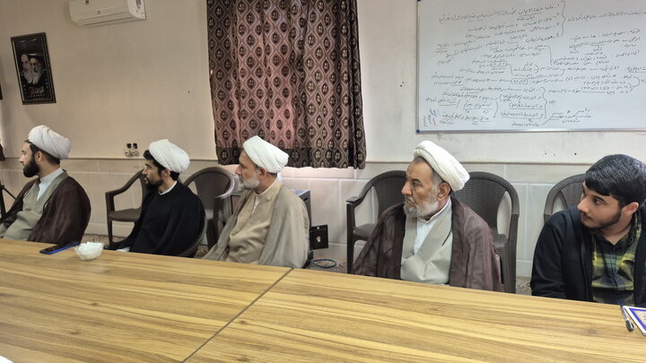 تصاویر/ نشست سیاسی بصیرتی اساتید مدرسه علمیه آیت‌الله مصطفوی(ره) کاشان