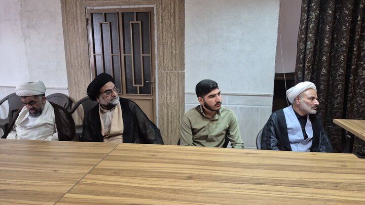 تصاویر/ نشست سیاسی بصیرتی اساتید مدرسه علمیه آیت‌الله مصطفوی(ره) کاشان