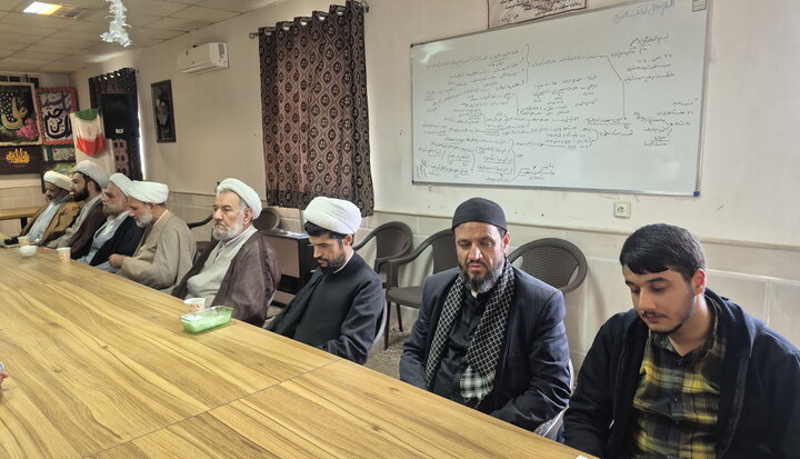تصاویر/ نشست سیاسی بصیرتی اساتید مدرسه علمیه آیت‌الله مصطفوی(ره) کاشان