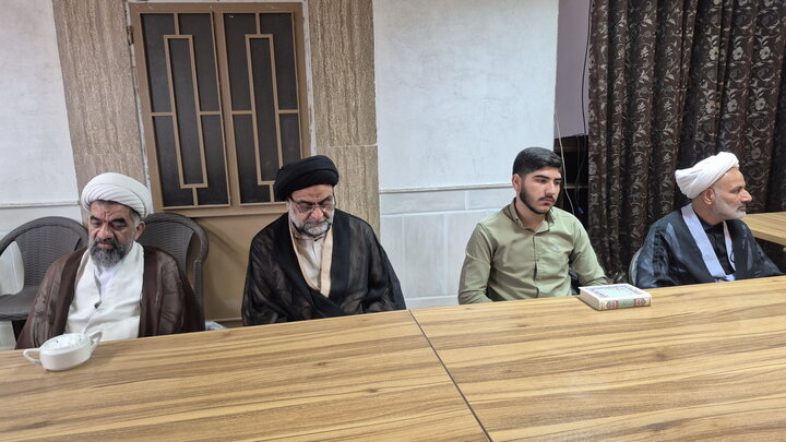 تصاویر/ نشست سیاسی بصیرتی اساتید مدرسه علمیه آیت‌الله مصطفوی(ره) کاشان