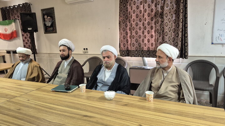 تصاویر/ نشست سیاسی بصیرتی اساتید مدرسه علمیه آیت‌الله مصطفوی(ره) کاشان