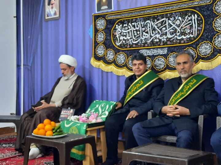 تصاویر/ حضور کاروان سفیران کریمه اهل بیت(س) در دفتر امام جمعه درجزین