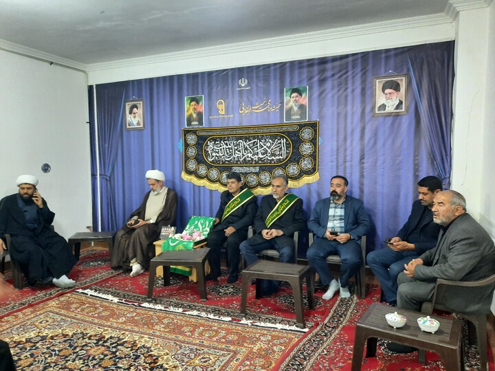 تصاویر/ حضور کاروان سفیران کریمه اهل بیت(س) در دفتر امام جمعه درجزین