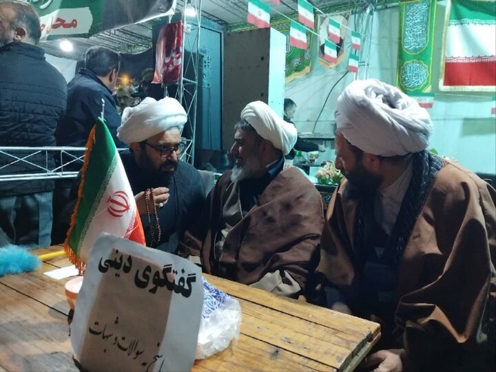 تصاویر/ برپایی مواکب جهاد تبیین با محوریت پاسخ به شبهات و سوالات با حضور اساتید مدرسه علمیه امام خمینی  ارومیه