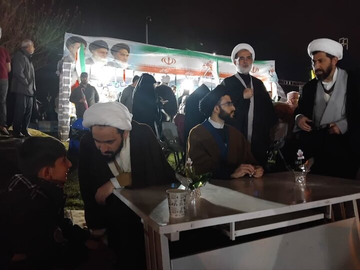 تصاویر/ برپایی مواکب جهاد تبیین با محوریت پاسخ به شبهات و سوالات با حضور اساتید مدرسه علمیه امام خمینی  ارومیه