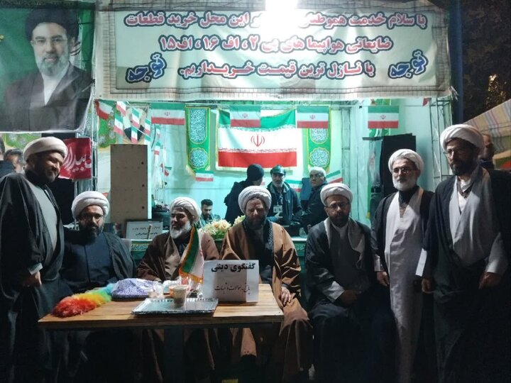تصاویر/ برپایی مواکب جهاد تبیین با محوریت پاسخ به شبهات و سوالات با حضور اساتید مدرسه علمیه امام خمینی  ارومیه