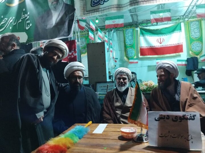 تصاویر/ برپایی مواکب جهاد تبیین با محوریت پاسخ به شبهات و سوالات با حضور اساتید مدرسه علمیه امام خمینی  ارومیه