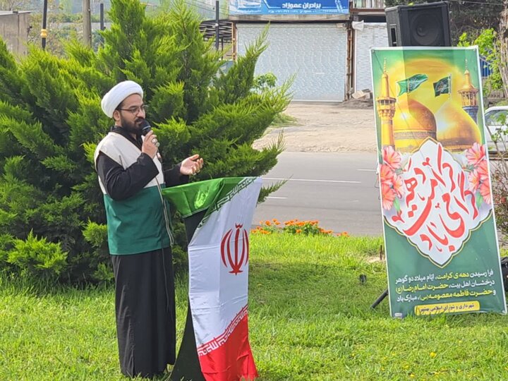 تصاویر/ اهتزاز پرچم رضوی در بهشهر، با آغاز دهه کرامت