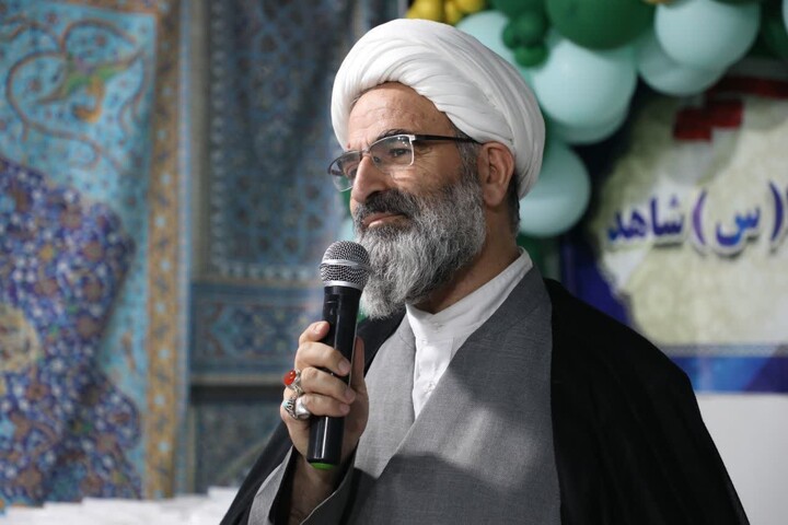 حجت‌الاسلام والمسلمین مطیعی در جمع دختران دبستان فاطمة‌الزهرا(س) سمنان