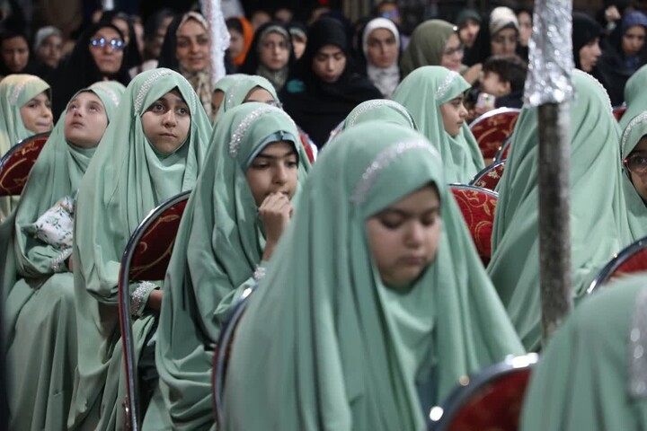 حجت‌الاسلام والمسلمین مطیعی در جمع دختران دبستان فاطمة‌الزهرا(س) سمنان