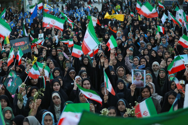 تصاویر/اجتماع دختران جان‌فدای ایران همزمان با میلاد حضرت معصومه (س)در اراک