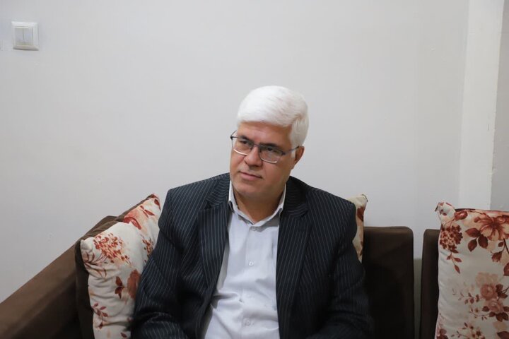تصاویر/دیدار استاندار مرکزی با خانواده  شهیده مهسا طاهری از شهدای جنگ رمضان