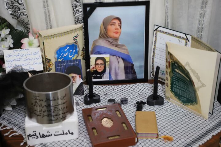 تصاویر/دیدار استاندار مرکزی با خانواده  شهیده مهسا طاهری از شهدای جنگ رمضان