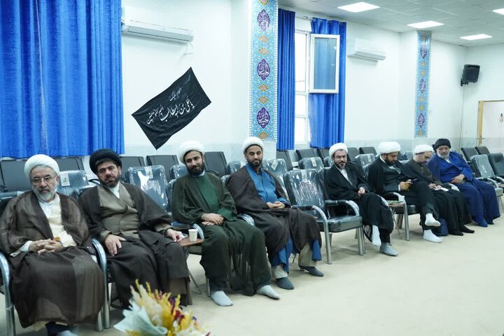 تصاویر/دیدار جمعی از روحانیون لرستان با حجت‌الاسلام والمسلمین پوررضا از مسئولان بخش معاونت روحانیت دفتر امام شهید و مقام معظم رهبری(مدظله العالی)