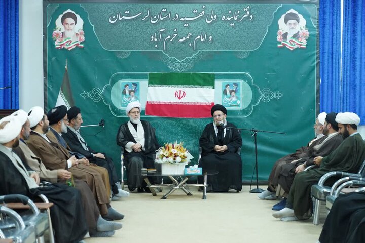 تصاویر/دیدار جمعی از روحانیون لرستان با حجت‌الاسلام والمسلمین پوررضا از مسئولان بخش معاونت روحانیت دفتر امام شهید و مقام معظم رهبری(مدظله العالی)