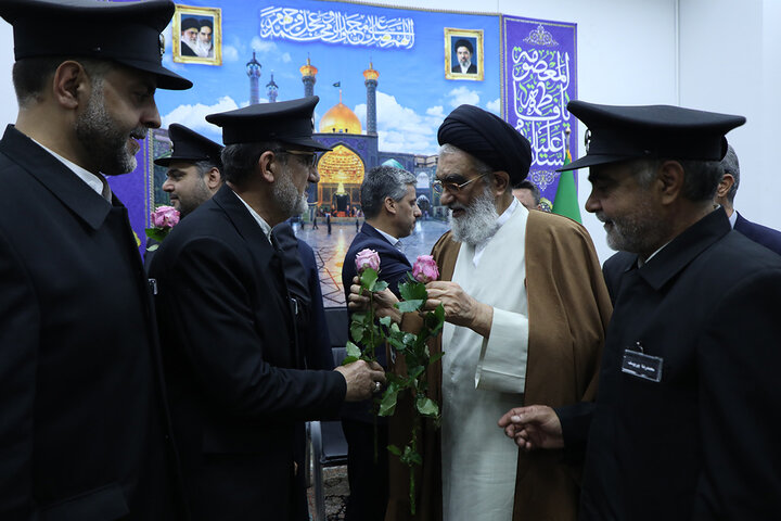 دیدار خادمان حرم امام رضا(ع) با تولیت حرم بانوی کرامت
