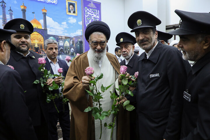 دیدار خادمان حرم امام رضا(ع) با تولیت حرم بانوی کرامت