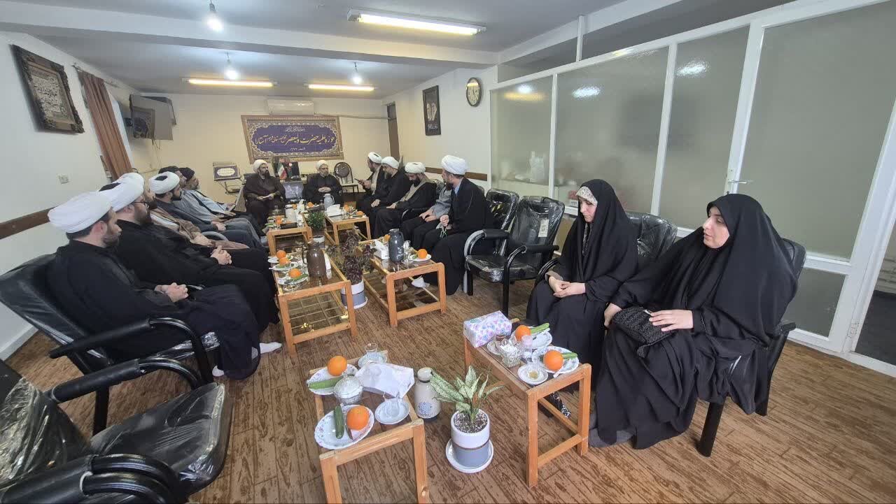 مدیر حوزه علمیه گیلان با مبلغین و مبلغات شهرستان آستارا دیدار و گفت و گو کرد