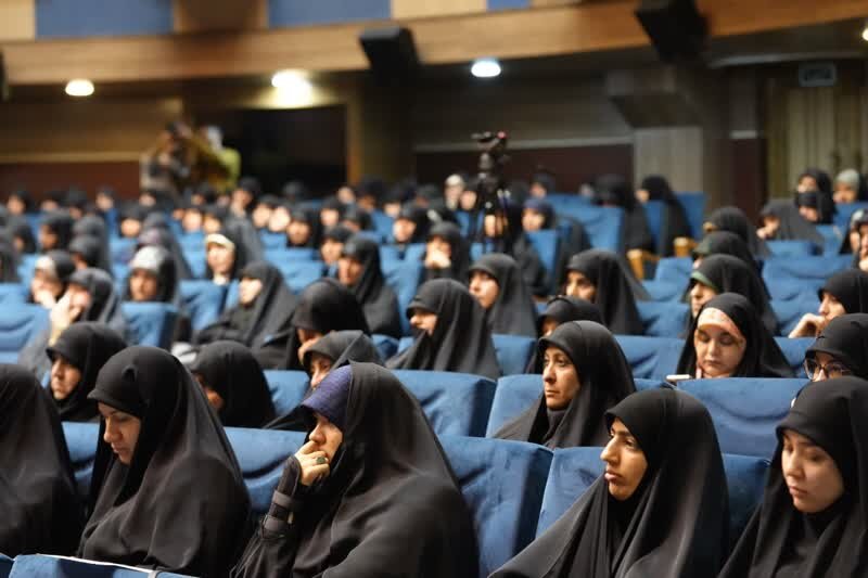 نشست دختران حماسه در قرارگاه بانوی طلبه مجاهد برگزار شد+ تصاویر