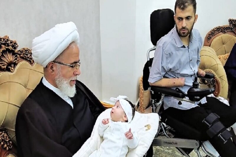 حضور نماینده ولی فقیه و استاندار کرمانشاه در منزل جانباز سرافراز «حسین محمدی»+عکس