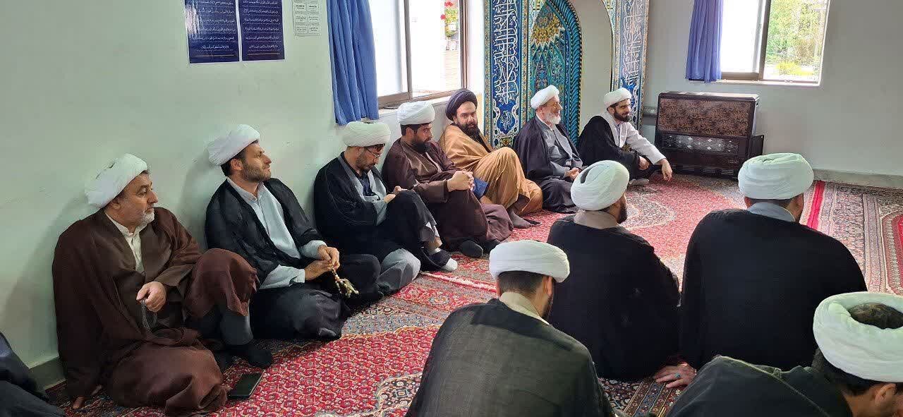 نشست معاون تبلیغ حوزه علمیه گیلان با مبلغان بردار و خواهر تالش برگزار شد