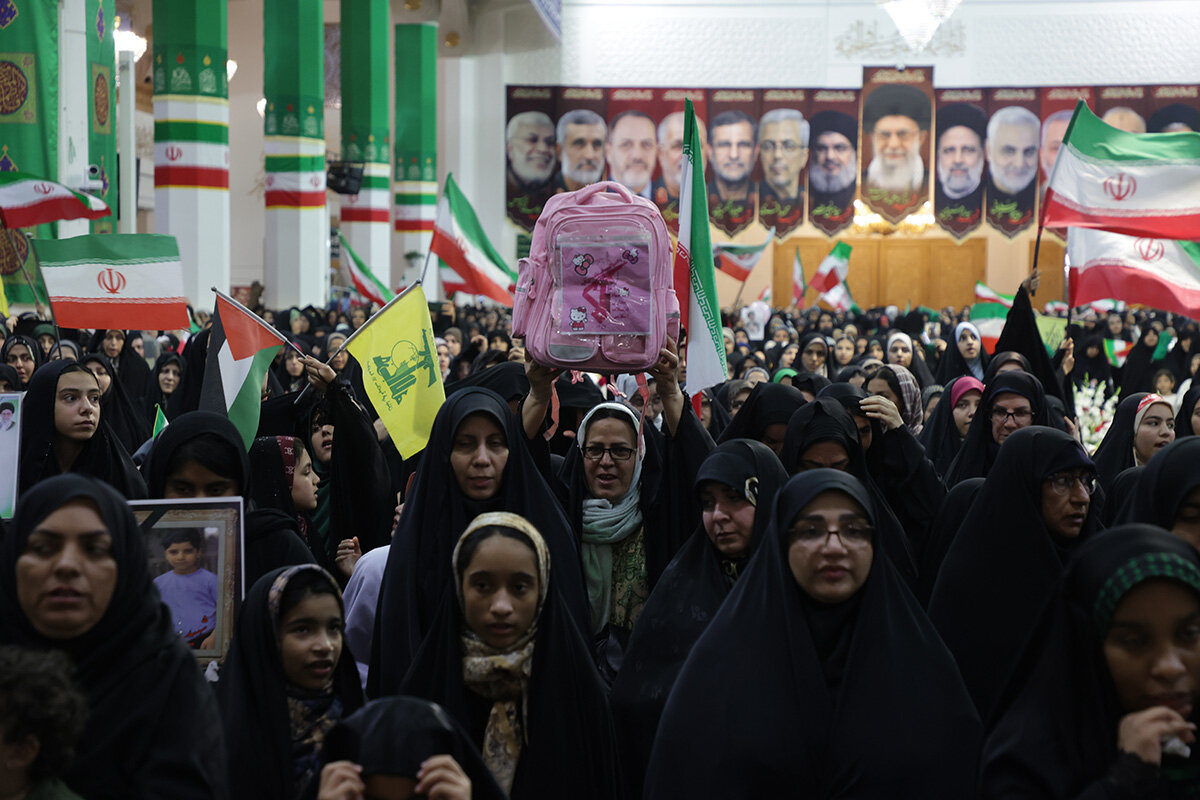 تصاویر/ میزبانی حرم مطهر بانوی کرامت از ۷ هزار دختر در جشن «دختران ایران»