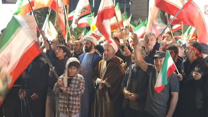 تصاویر| حماسه هزاران نفر از مردم بابل در اجتماع شبانه سی فروردین