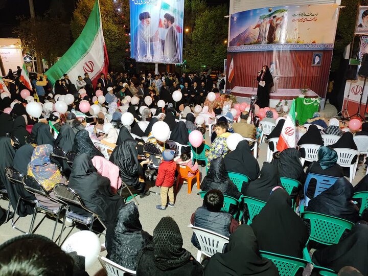 تصاویر/ویژه برنامه ولادت کریمه اهل بیت حضرت معصومه(س) و گرامیداشت روز دختر در پایتخت گل و گلاب ایران