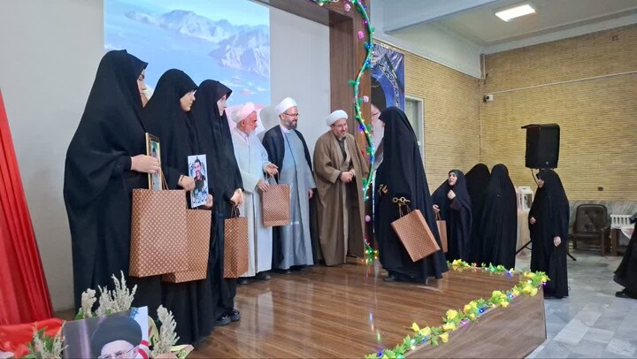 تصاویر / جشن میلاد حضرت معصومه(س) و بزرگداشت دختران ایران در مسجد طوبی تبریز