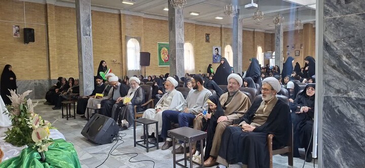 تصاویر / جشن میلاد حضرت معصومه(س) و بزرگداشت دختران ایران در مسجد طوبی تبریز