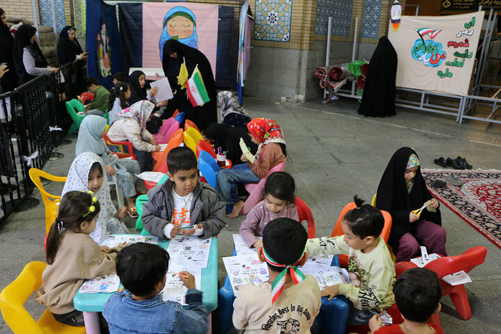 اجرای برنامه‌های جذاب کودکانه در حرم بانوی کرامت در روز دختر