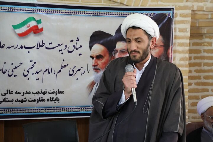 نشست طلاب با مسئولین