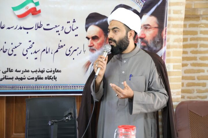 نشست طلاب با مسئولین