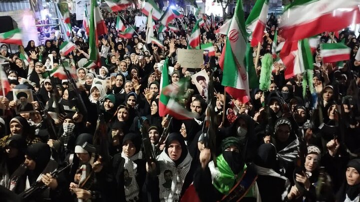 تصاویر/ حضور خیابانی مردم میاندوآب در دفاع از نظام اسلامی