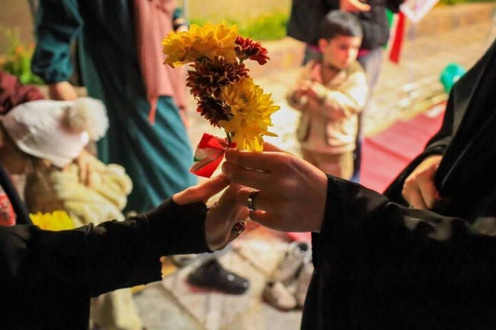 تصاویر/ تجمع حماسی و همبستگی شهروندان اقلیم فرهنگ و هنر در محله یوسف‌آباد