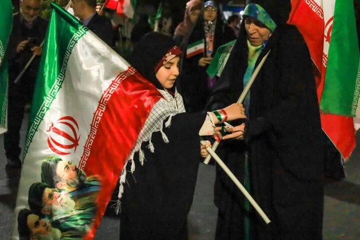 تصاویر/ تجمع حماسی و همبستگی شهروندان اقلیم فرهنگ و هنر در محله یوسف‌آباد