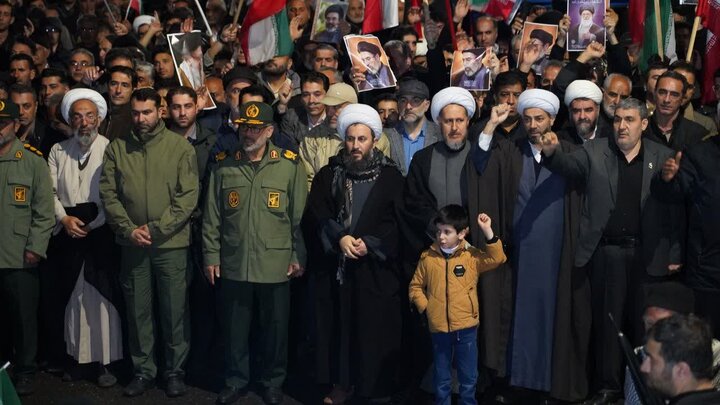 تصاویر / موج 51 حماسه خیابان خوی با حضور فرمانده سپاه شهدای آذربایجان‌غربی