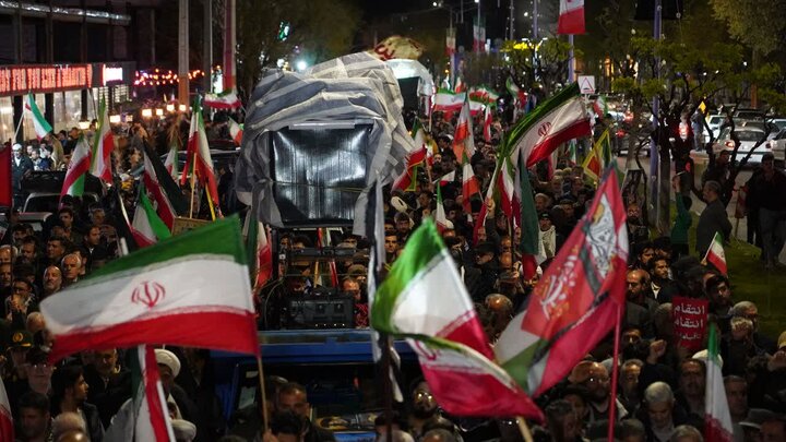 تصاویر / موج 51 حماسه خیابان خوی با حضور فرمانده سپاه شهدای آذربایجان‌غربی
